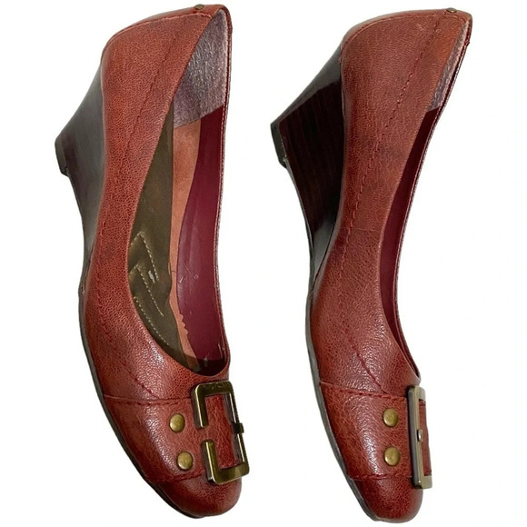 Andrew Geller NWOT Size 7 Reddish Brown with antiques Gold Buckle WEDGE Heel 2.5 - Picture 8 of 16